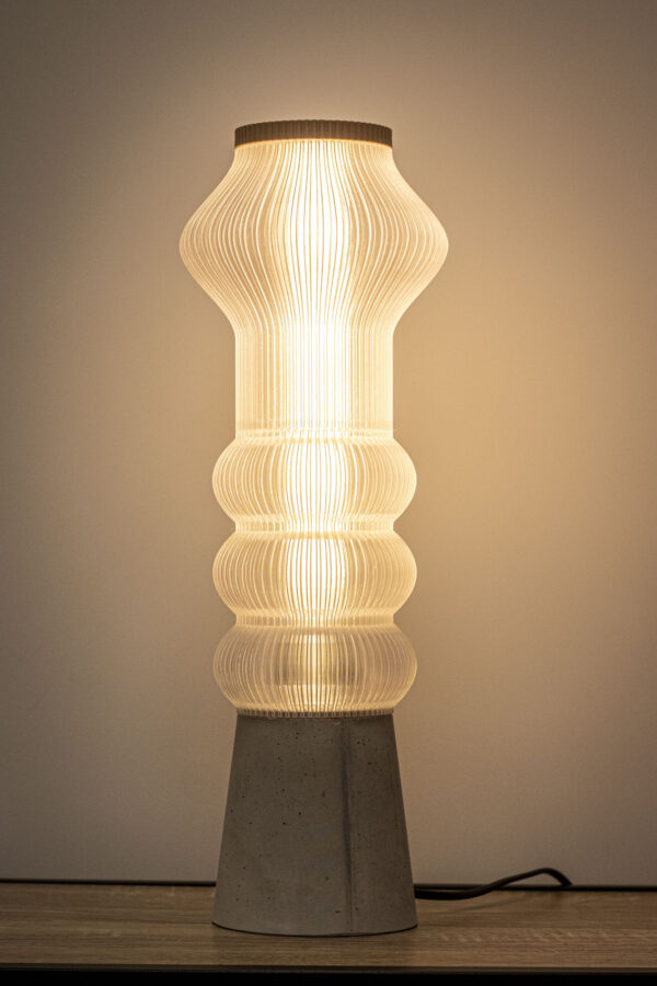 Lampe BERLIN - Lampe de table imprimée 3D avec base en béton – Luminaire sculptural moderne interchangeable – Image 2