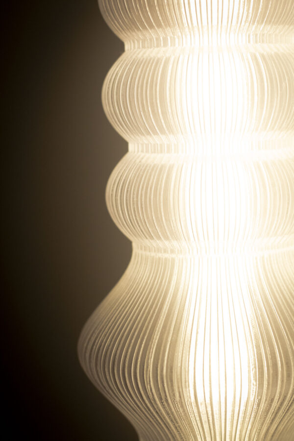Lampe BERLIN - Lampe de table imprimée 3D avec base en béton – Luminaire sculptural moderne interchangeable – Image 4