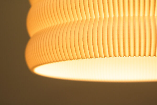 Suspension design ONDA imprimée en 3D – Luminaire en PLA recyclé pour douille E27 – Plafonnier sculptural 35 cm – Image 5