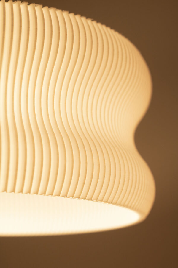 Suspension design CINTRA imprimée en 3D – Luminaire organique en PLA recyclé – Abat-jour sculptural pour douille E27 – Ø 35 cm – Image 3