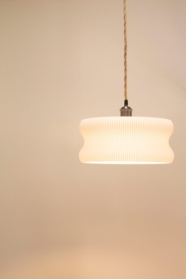 Suspension design CINTRA imprimée en 3D – Luminaire organique en PLA recyclé – Abat-jour sculptural pour douille E27 – Ø 35 cm – Image 4