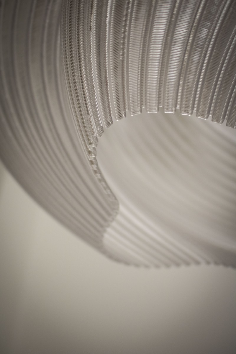 FORTUNY - Abat-jour suspendu 3D en PETG recyclable | Design sculptural moderne pour douille E27 | Ø38 cm | Finition cristal – Image 3